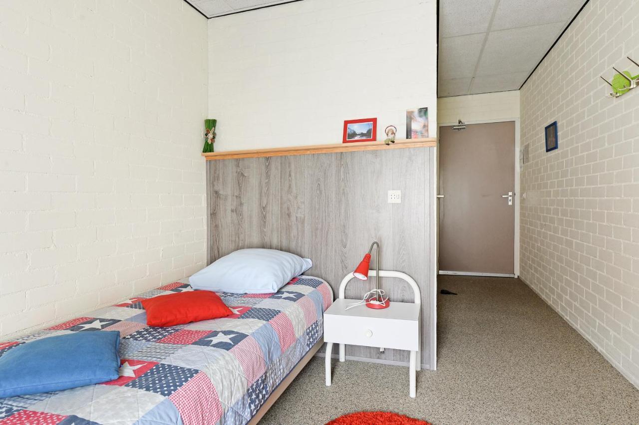 Jipsinghuizen Hotel De Waalehof מראה חיצוני תמונה